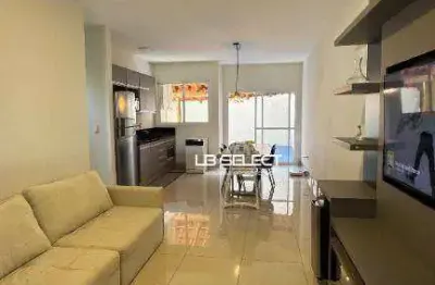 Casa no condomínio manhattan com três quartos, uma suíte e duas vagas na garagem.