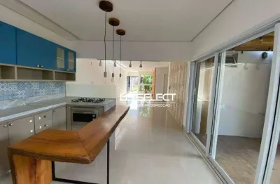 Casa no condomínio manhattan com três quartos, uma suíte e área gourmet.