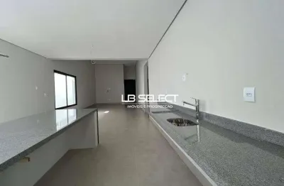 Casa no condomínio splendido com três suítes, escritório, lavabo e área gourmet.