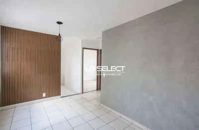 Apartamento no bairro shopping park com dois quartos e banheiro social.