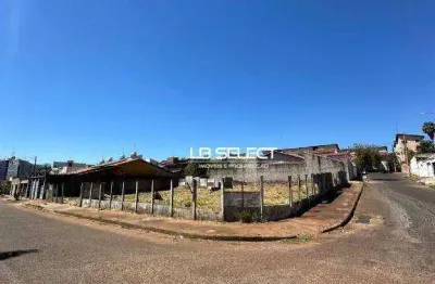 Terreno no condomínio chácaras tubalina com 861 metros quadrados.