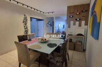 Apartamento com três quartos, duas suítes e duas vagas de garagem.