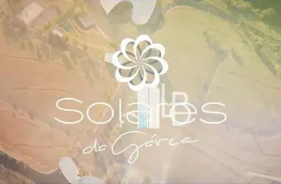 Triplex no condomínio solares da gávea com quatro suítes e varanda gourmet completa.