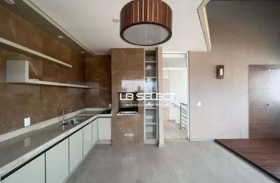 Cobertura duplex com três quartos, duas suítes e varanda gourmet.