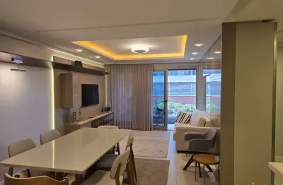 Apartamento mobiliado de alto padrão com vista para o mar na beira-mar norte