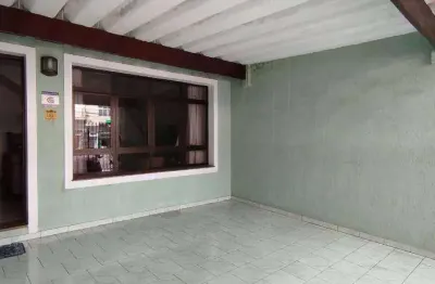 Sobrado com 3 dormitórios muito espaçoso com excelente localização