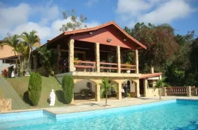 Linda Casa de 483,43m² de área construída, com 1.488,77m² de Terreno -Venda