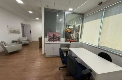 Sala comercial para alugar na Alameda Madeira, 322, Alphaville, Barueri