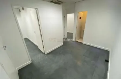 Sala a Venda de 56m² -Ótima localização na Alameda Araguaia!