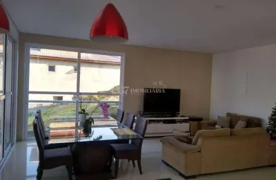 Sobrado Amplo 245m² com Piscina no Suru, Santana de Parnaíba
