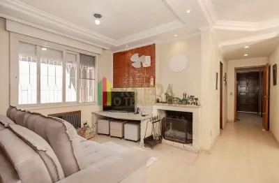 Casa com 4 quartos à venda na rua doutor barcelos, 1970, camaquã, porto alegre por r$ 640.000