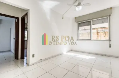 Apartamento com 2 quartos à venda na Rua Itiberê da Cunha, 183, São Sebastião, Porto Alegre por R$ 235.000