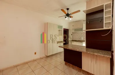 Apartamento com 3 quartos à venda na Rua Doutor Alcides Cruz, 204, Santa Cecília, Porto Alegre por R$ 315.000