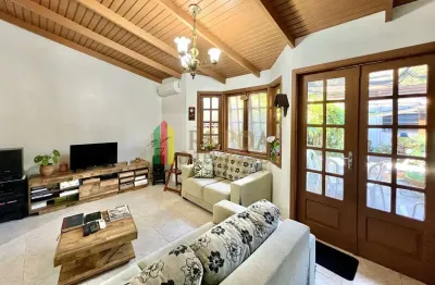 Casa com 3 quartos à venda na Rua Vinte e Dois de Abril, 568, Nossa Senhora das Graças, Canoas por R$ 690.000