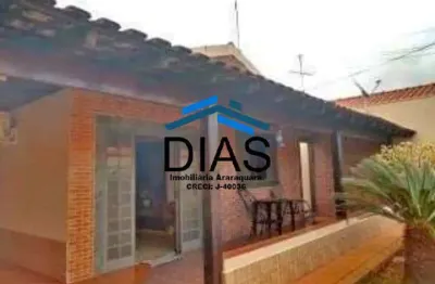 Americo brasiliense casa bem localizada com três dormitórios e edicula
