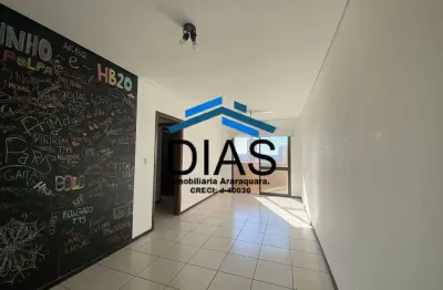 Edifício monte castelo com dois dormitórios sendo uma suíte e armários