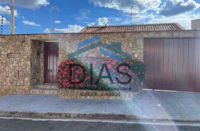 Santa julia 2 dormitórios quintal na frente e fundos portão fechado