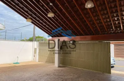 Centro araraquara casa ampla com três dormitórios completa de armários