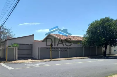 Jardim paulistano com três dormitórios quintal amplo e bem localizada