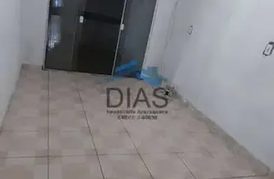 Parque residencial laura molina com dois dormitórios e quintal amplo