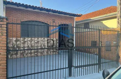 Vila ferroviaria dois dormitórios detalhes em madeira maciça