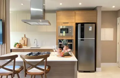 Apartamento novo, mobiliado luxuosamente à 15 minutos da praia central