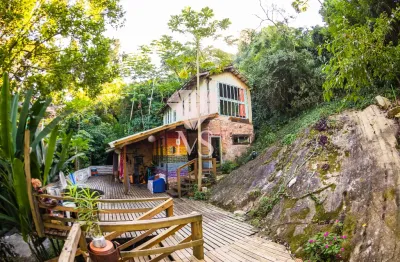 Seu refúgio na mata, no coração da lagoa da conceição em florianópolis
