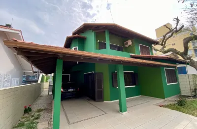 Casa financiável com 3 suítes no centrinho da lagoa da conceição