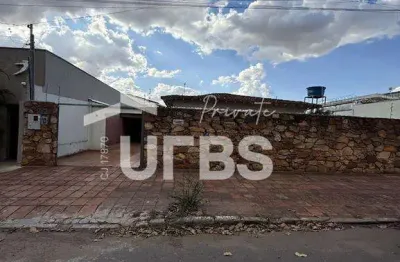 Casa à venda no setor sul  são 549 m² de terreno, com um lote amplo e muito bem localizado, perfeito tanto para moradia quanto para uso comercial.