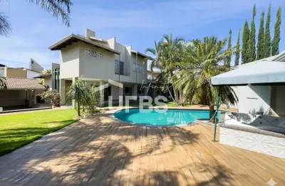 Sobrado, com 6 suítes, 9 vagas de garagem - 1.000 m² de terreno com 515 m² de construção