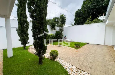 Casa térrea com jacuzzi  366,50m2  4 quartos  no setor jardim américa