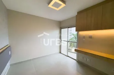 Apartamento completamente reformado e com armários e 2 vagas de garagem no setor oeste