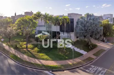 Sobrado de esquina no alphaville araguaia – sofisticação e lazer completo