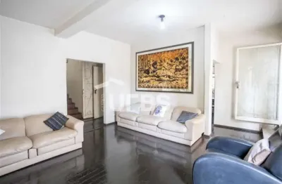 Casa com 7 quartos à venda na Rua 32 A, 185, Setor Aeroporto, Goiânia