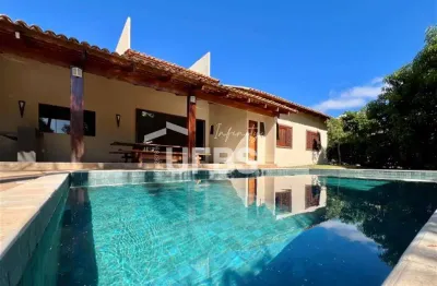 Casa térrea no aldeia do vale, lote com 1.296m² e 330m² de construção, com 5 suítes, 4 suítes amplas (suíte máster com closet) e 1 suíte externa na área de serviço. sala ampla para 3 ambientes com int