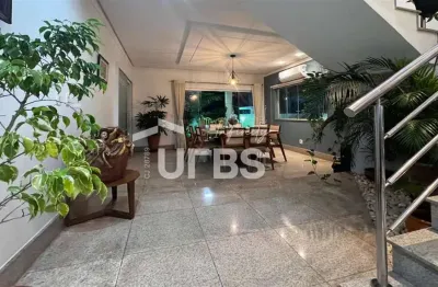 Casa em condomínio fechado com 5 quartos à venda na Rua SB 37, Loteamento Portal do Sol II, Goiânia