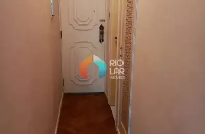Flamengo, 1 quarto, sala, cozinha, repleto de armários, andar alto, silencioso, portaria 24 horas,