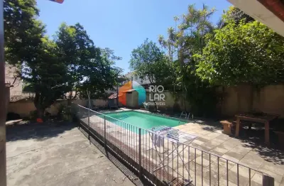Casa linear com (anexo) salão 3 dormitórios, 1 suite, (piscina) e 7 vagas à venda