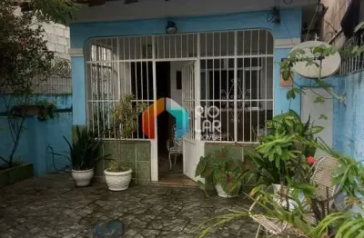 Casa varanda 3 quartos 2 banheiros dependência 1 vaga
