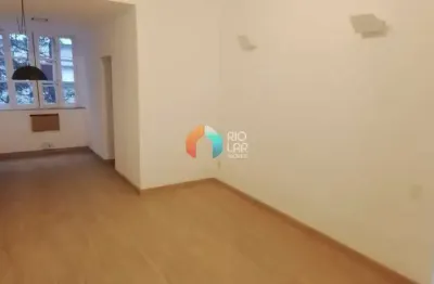 Ótimo apartamento a venda em copacabana com dependências e garagem.