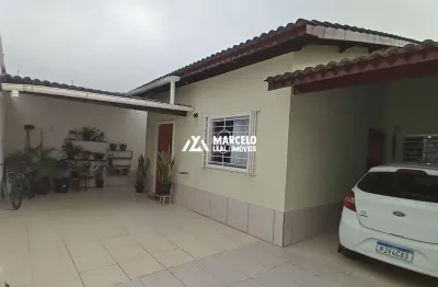 Vendo casa de laje, solta com 3/4 sendo 01 suíte com closet, fogão a lenha, 03 v