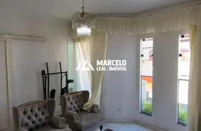Vendo excelente apto de 3/4 sendo uma suíte no 1º andar em região central da cid