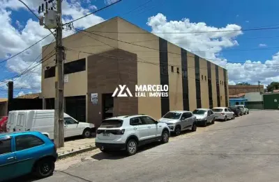 Alugo loja/ponto com aproximadamente 260 m² de área útil podendo ser dividido em