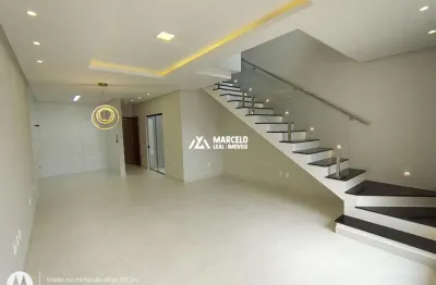Casa duplex com fino acabamento no santa cecília, com 3 quartos sendo todos com