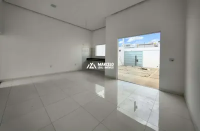 Vendo excelente casa 3 quartos sendo 1 suíte, sala e cozinha com pé direito alto