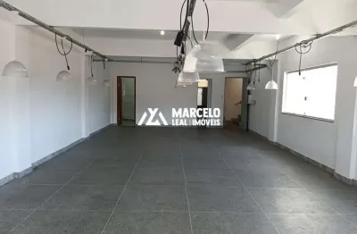 Alugo, andar inteiro de aproximadamente 80 m² com banheiro privativo e vagas de