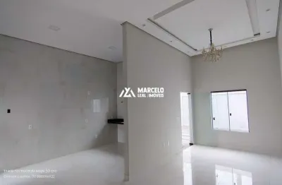 Vendo excelente casa 3 quartos sendo 1 suíte, sala com pé direito alto, cozinha,