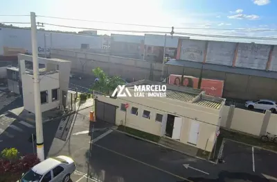 Alugo apto de 2/4 com  cozinha, sala e banheiro, 2º andar na região central de v