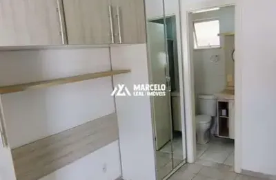 Vendo apartamento de 2º andar em condomínio com portaria 24hs e armários planeja