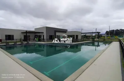 Alugo apartamento 1º andar, 2 quartos sendo 1 suíte, sala ampla, cozinha com áre